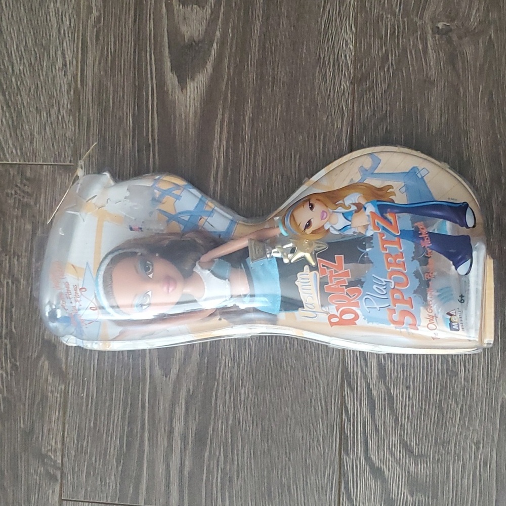 Bratz Play Sportz Fitness Yasmin - NIB Collectible